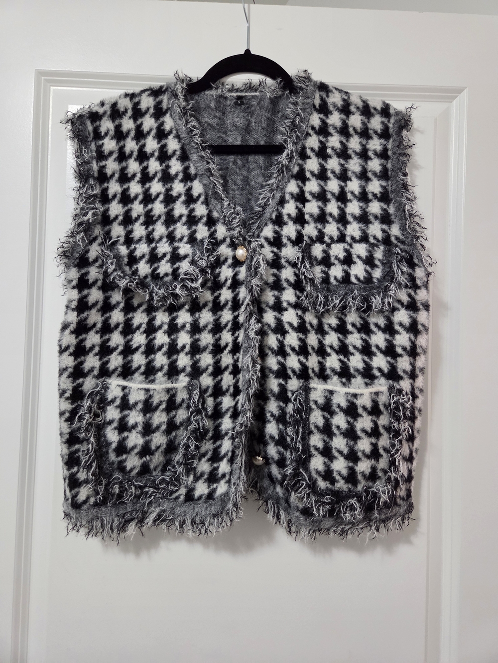 Black & White Houndstooth Fringe Vest - Women's Jacket
